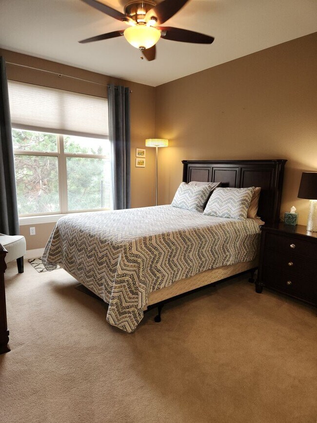 Building Photo - LOCATION, FULLY FURNISHED and LUXURY! Cher...