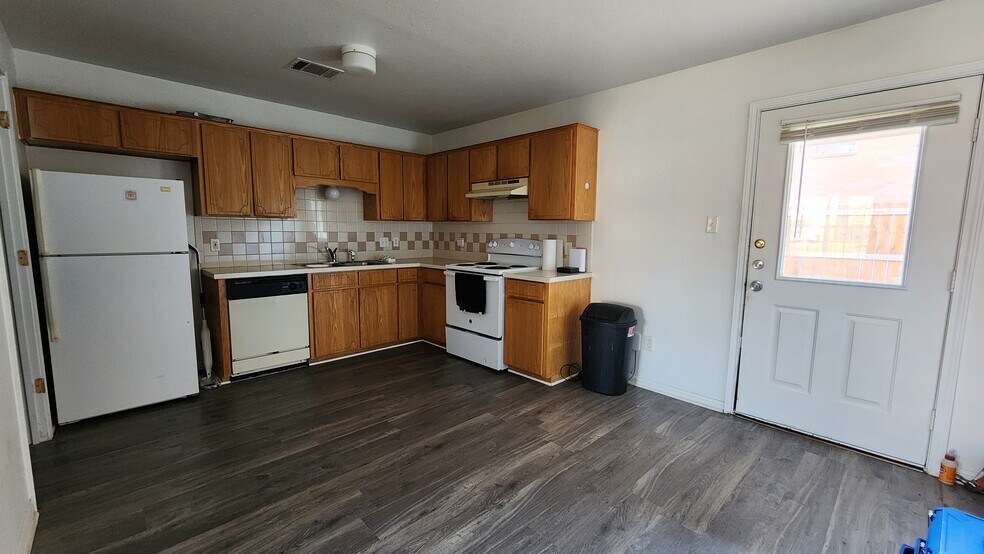 Building Photo - 2810 Cantabrian Dr