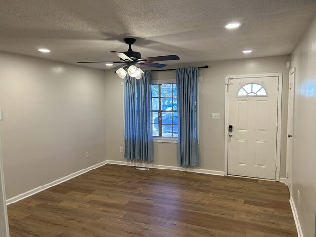 Building Photo - 3815 Ridgecrest Cir SW