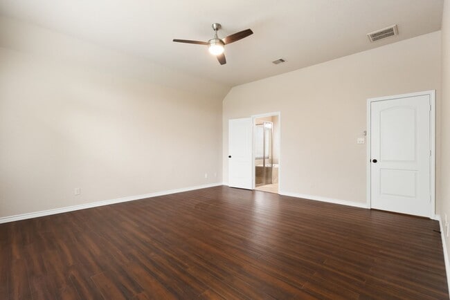 Building Photo - 8710 White Crown