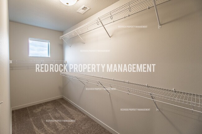 Building Photo - 203 Woodlawn Ln