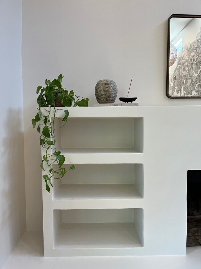 Building Photo - 21273 Entrada Rd