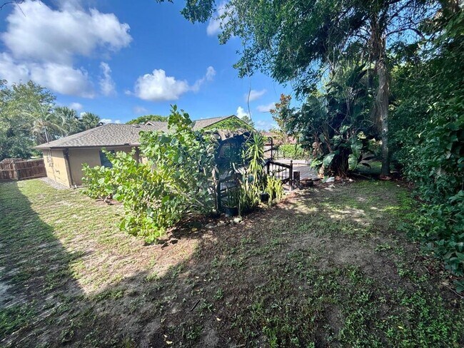 Building Photo - 1394 Catalina Blvd