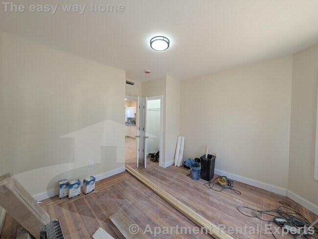 Building Photo - 5-7 Lowell Cir Unit #1