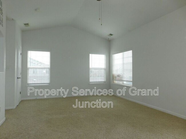 Building Photo - 2464 Thunder Mountain Drive
