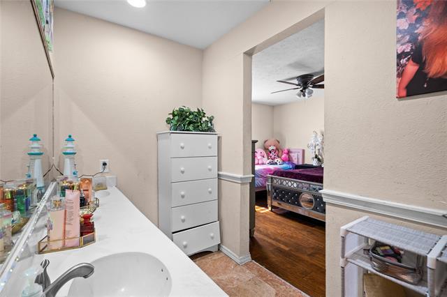 Building Photo - 3005 Woodlark Dr