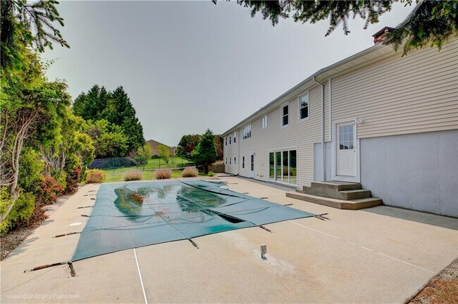 Building Photo - 501 Sandy Point Ave