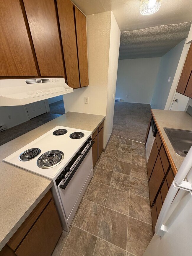 Building Photo - (858) Fox Fire - 2 Bedroom / 1 Bathroom