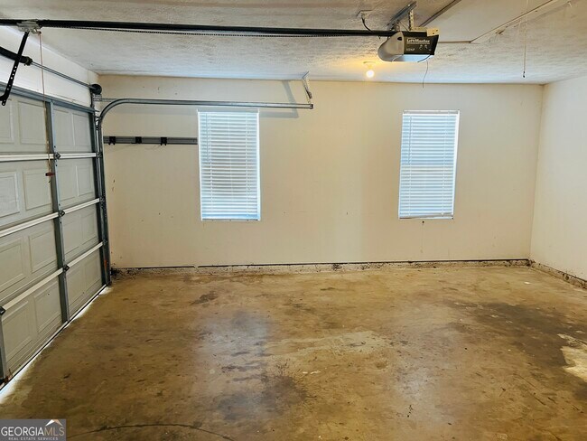 Building Photo - 405 Peeks Crossing Dr