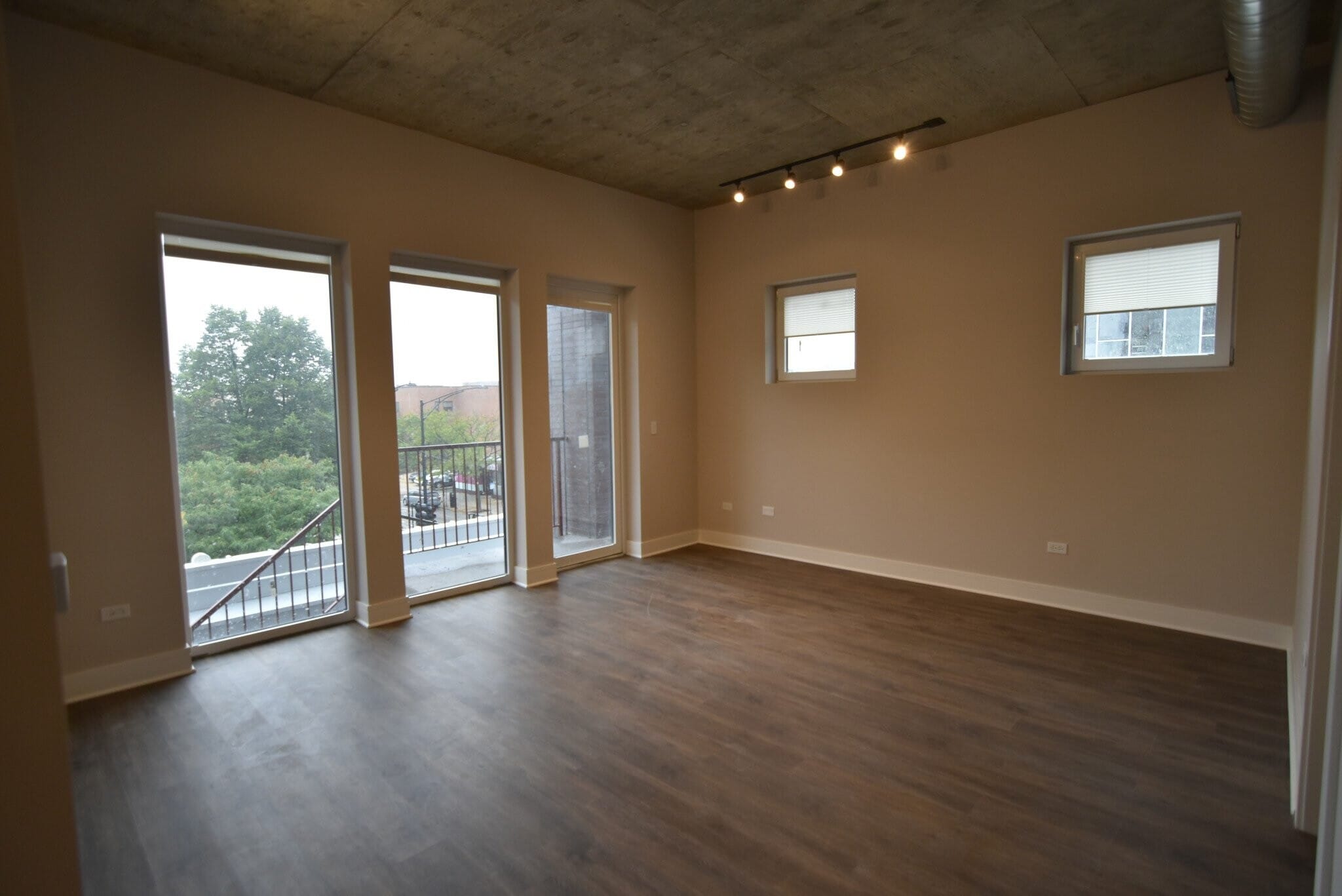 Building Photo - 3844 N Broadway
