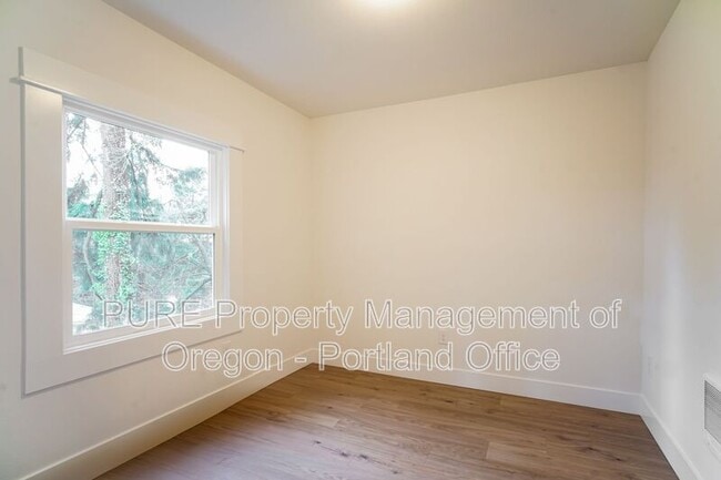 Building Photo - 814 NE 67th Ave