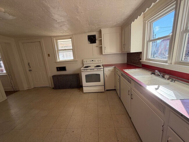 Building Photo - 210 S Duke St