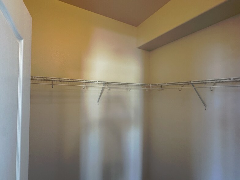 Building Photo - 606 Leah Ln