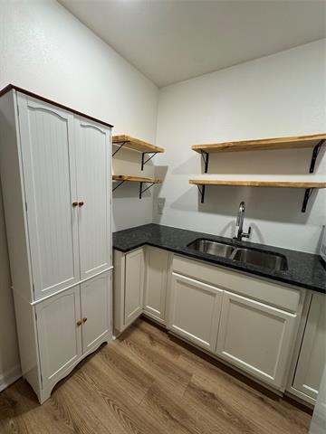 Building Photo - 2825 Meadowbrook Dr