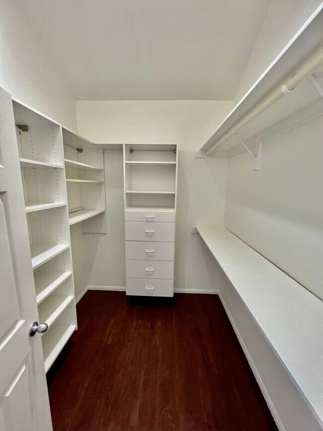 Building Photo - VIEWS VIEWS VIEWS From This Townhome With ...