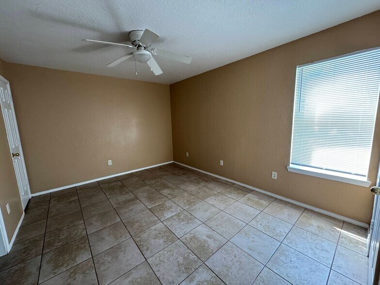 Building Photo - 3203 Toledo Dr