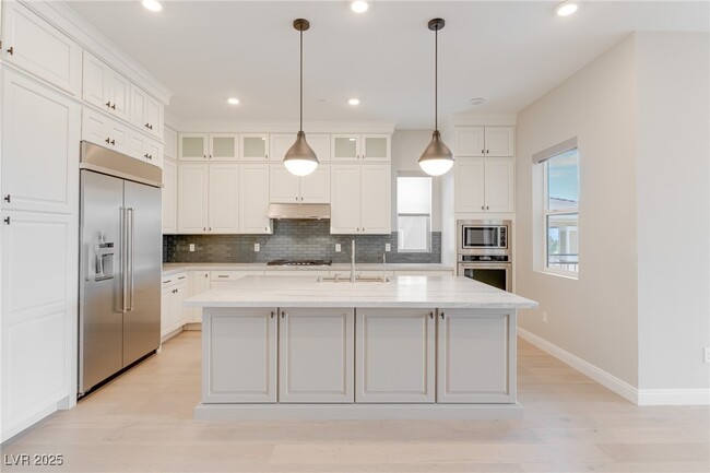 Building Photo - 9133 Las Manaitas Ave