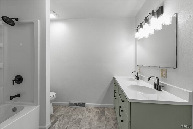 Building Photo - 307 Britanna Dr