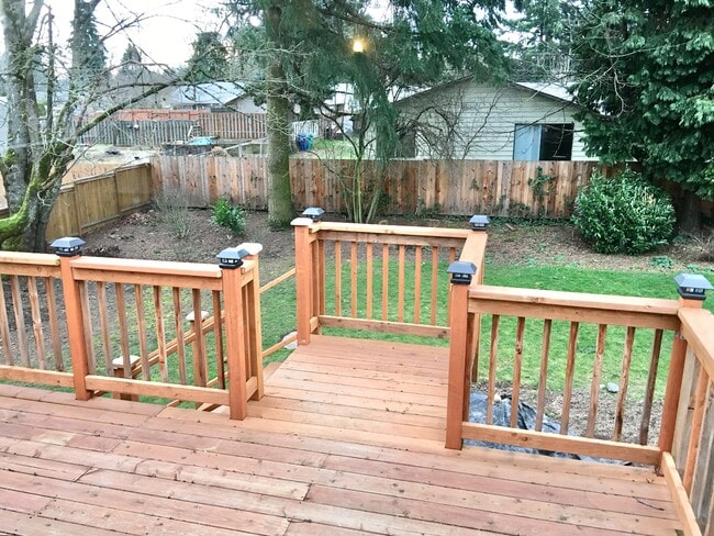 Building Photo - 11352 NE Fargo St