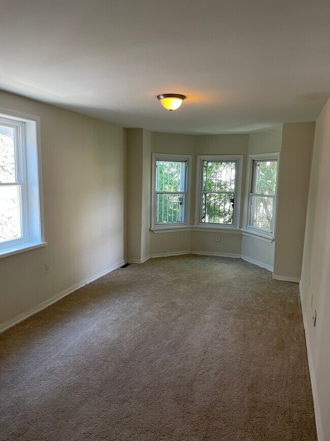 Primary Photo - 1831 Fontain St