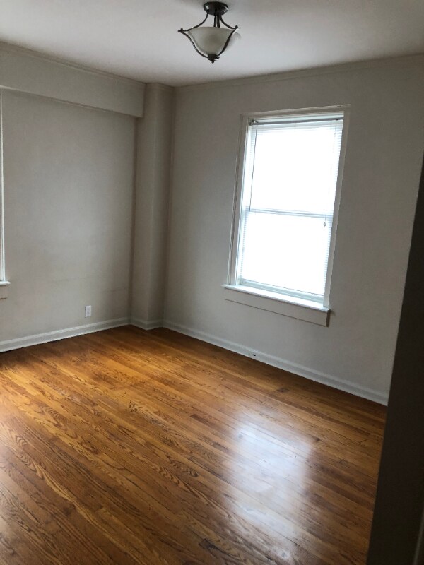 Building Photo - 1 W 28th St