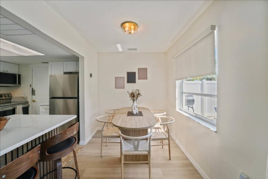 Building Photo - 113 Base Ave W