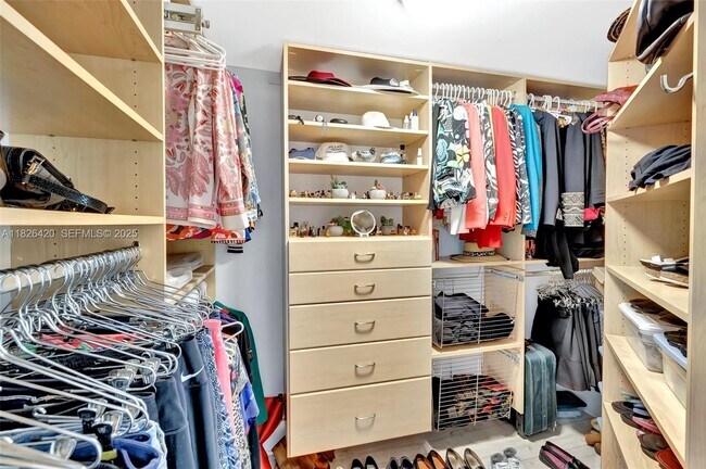 Building Photo - 333 Las Olas Way