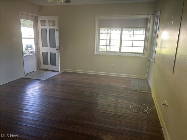 Building Photo - 122 S Bon Air Ave