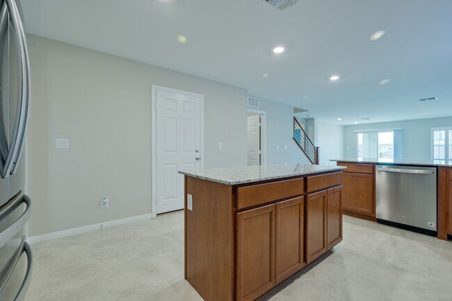 Building Photo - Mountains Edge!! Gated!!  4 bedrooms!! Primary Bedroom and bath down Stairs!! 2 Primary bedrooms!...