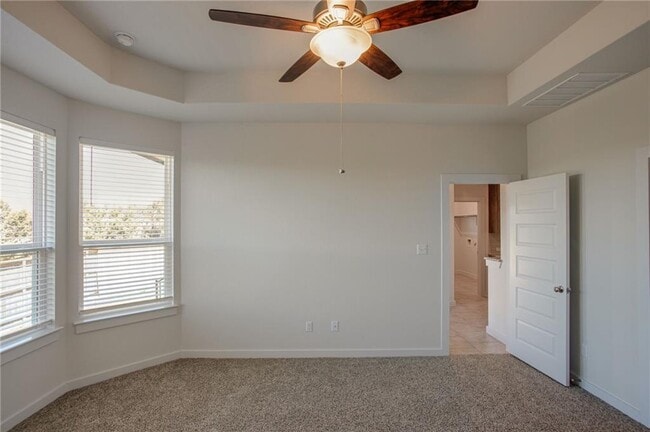 Building Photo - 608 Saturnia Dr