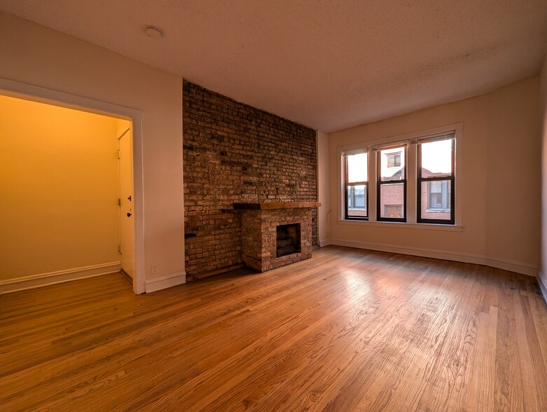 Primary Photo - 3523 N Racine Ave