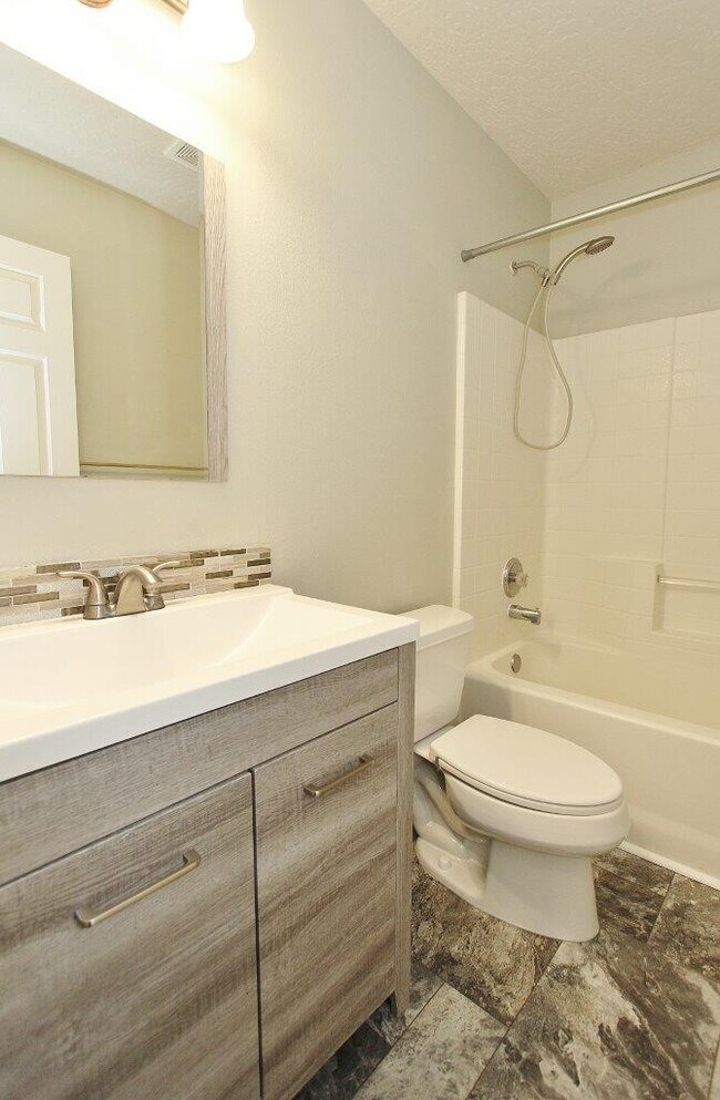 Building Photo - 705 Spruce Creek Dr