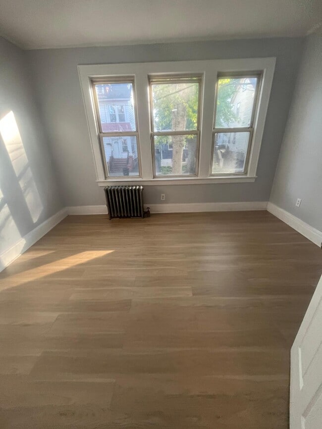 Building Photo - 21 Underwood St