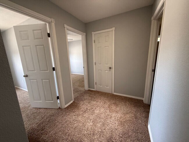 Building Photo - 609 Montwood Ct