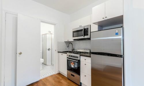 Building Photo - 429 E 14th St