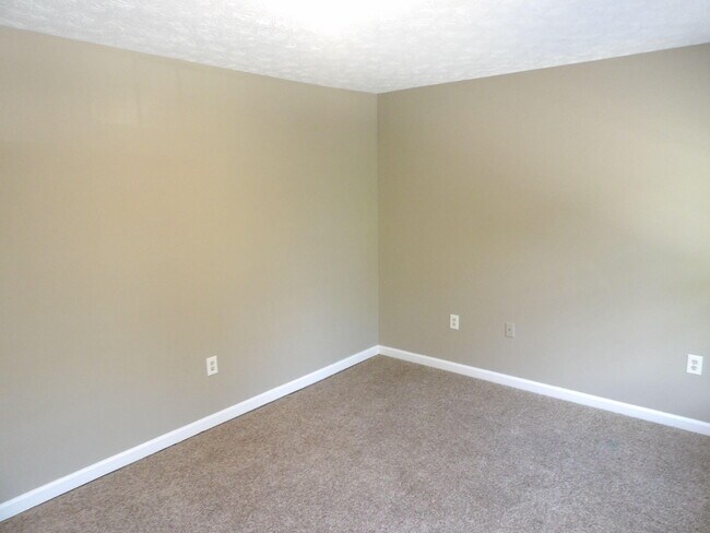 Building Photo - 244 Meadowview Dr