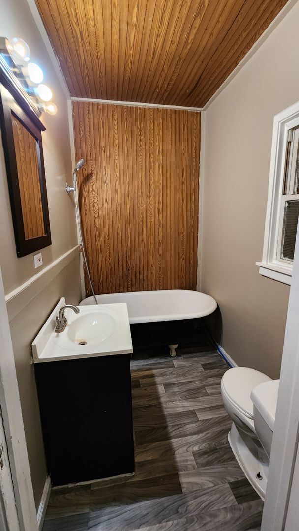 Building Photo - 828 W. Sylvania Ave Toledo Oh 43612