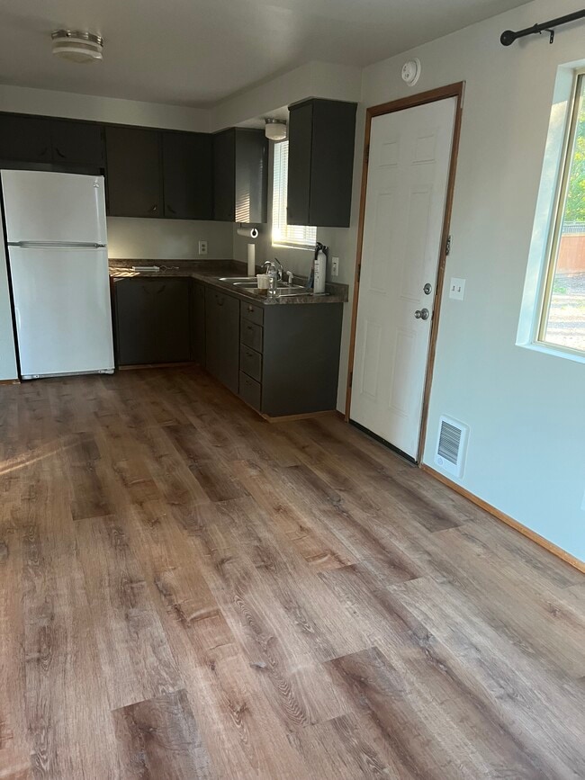 Building Photo - 899 Cathlamet Dr
