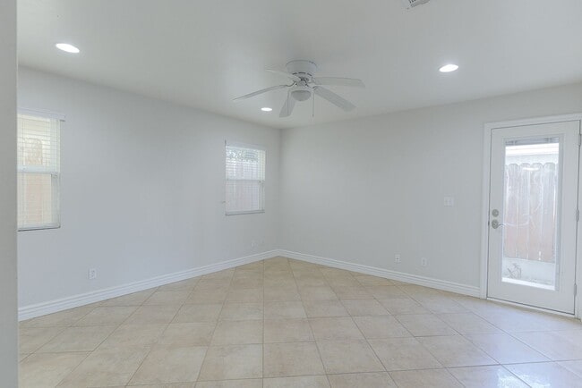 Building Photo - 3-Bed + 2.5 Bath Home with roof top deck with views of Ocean | Silverstrand Beach | Unfurnished