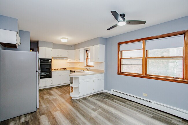 Building Photo - 226 Callan Ave