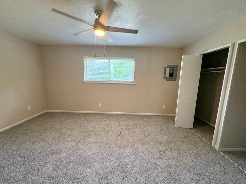 Building Photo - 200 Kilby Shores Dr