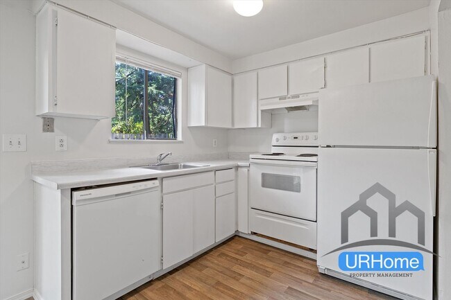 Building Photo - Nguyen Triplex