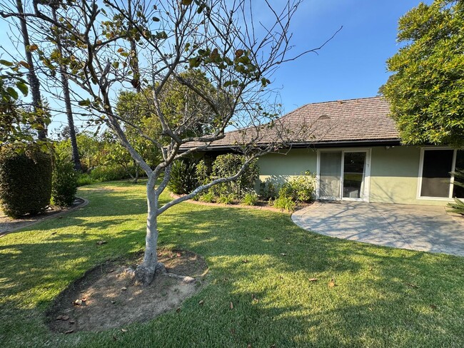 Building Photo - Exquisite Single-Story Retreat in Las Posas Estates