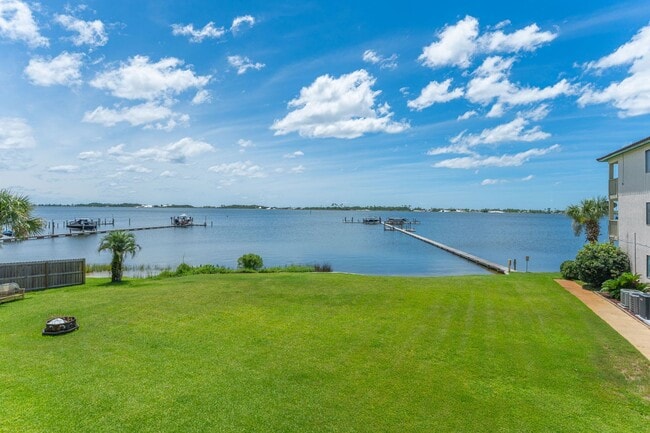Building Photo - Waterfront Condo!