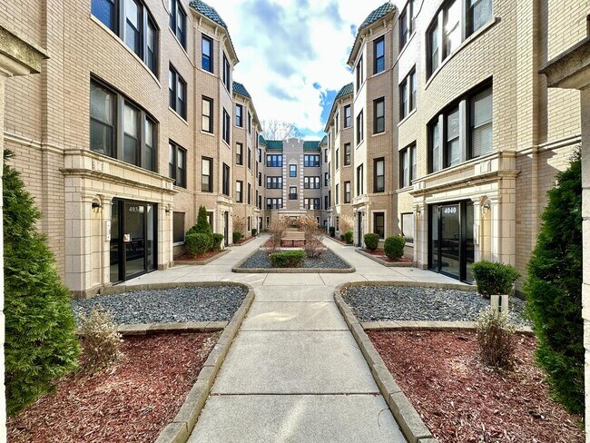 Building Photo - 4139 N Ashland Ave