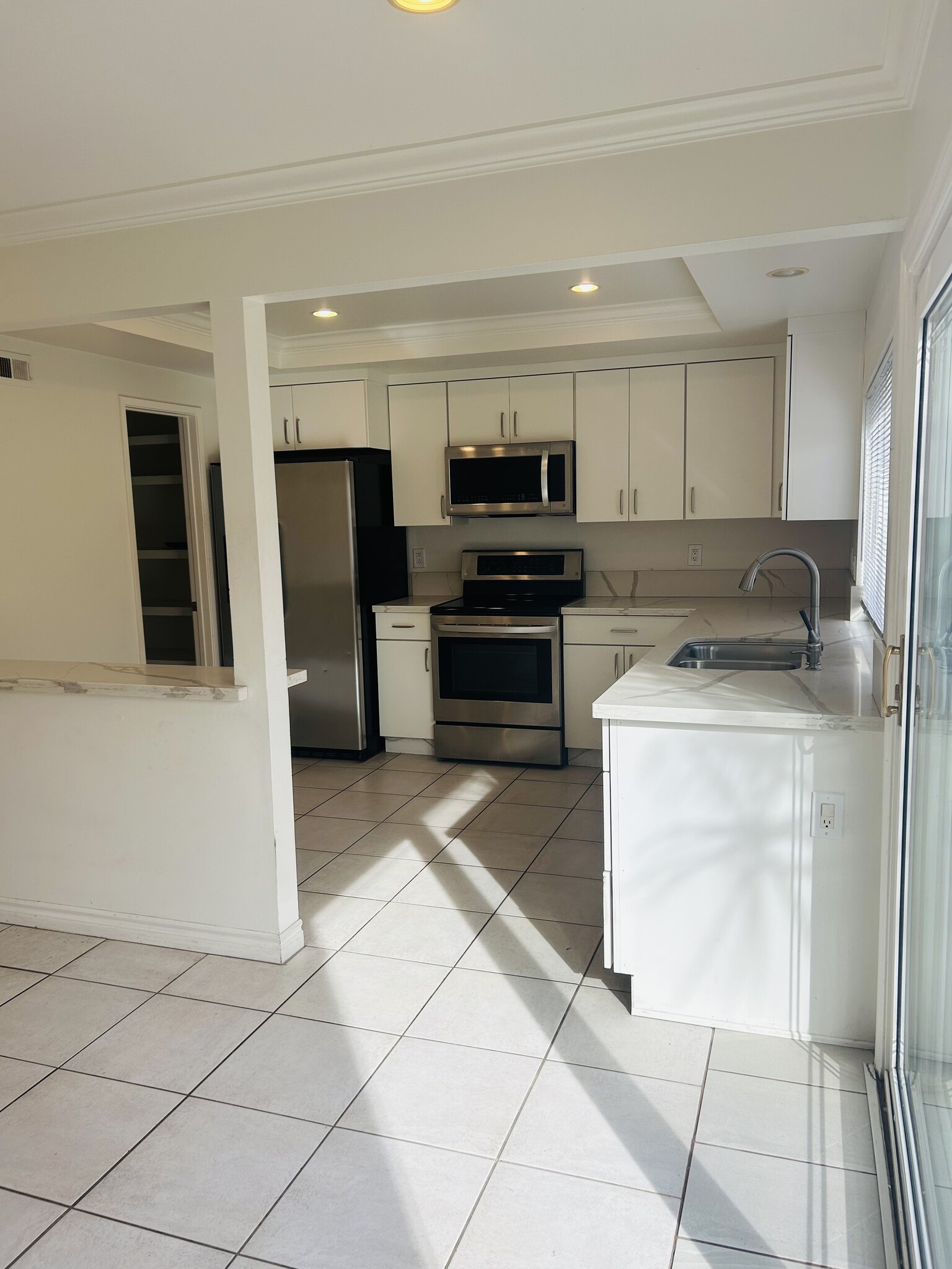 Building Photo - 9808 Via Sonoma