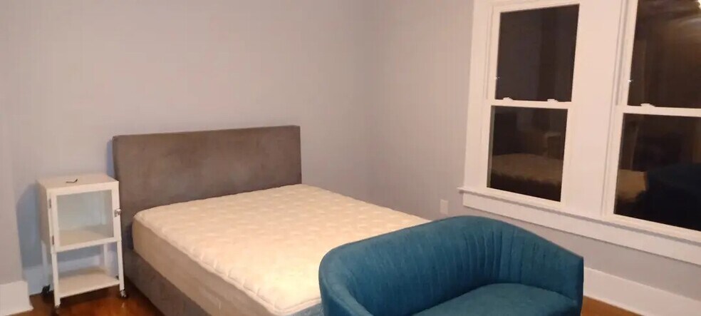 Building Photo - 2218 Gibson Ave