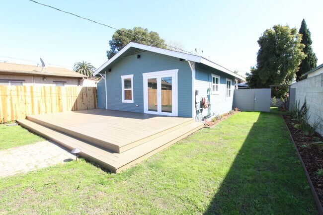 Building Photo - Santa Monica House with Huge Yard on Walking Street Blocks to Beach