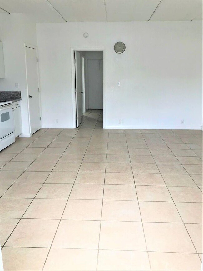 Building Photo - 3611 N Dixie Hwy