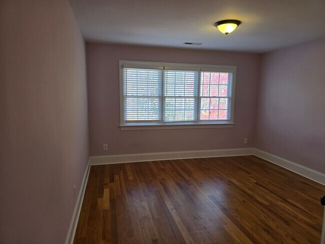 Building Photo - 3653 Pleasants Ridge Dr